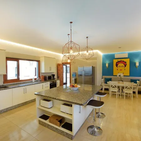 La Roca Rara - 8 Bedroom 네르하