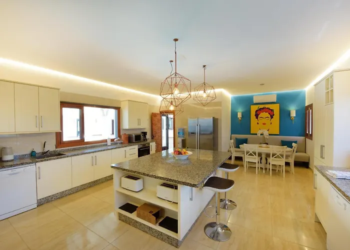 La Roca Rara - 8 Bedroom Nerja