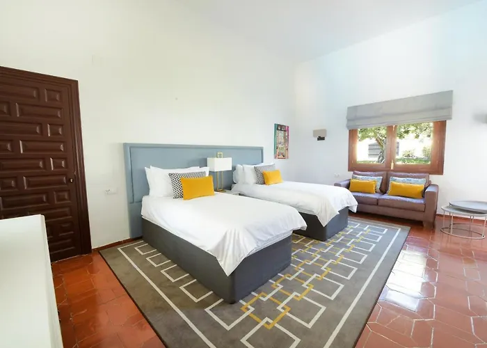 Villa La Roca Rara - 8 Bedroom Nerja