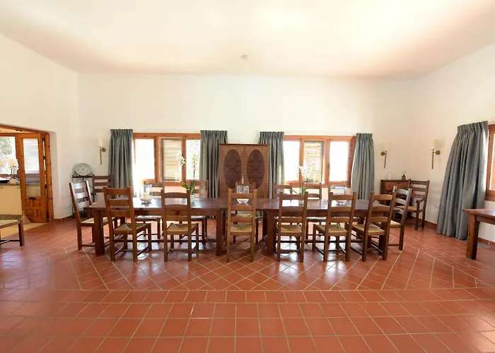 Villa La Roca Rara - 8 Bedroom Nerja