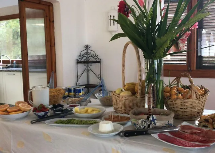 Villa La Roca Rara - 8 Bedroom Nerja